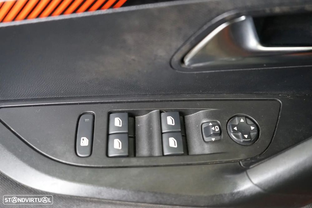 Peugeot 2008 1.2 PureTech Style - 20