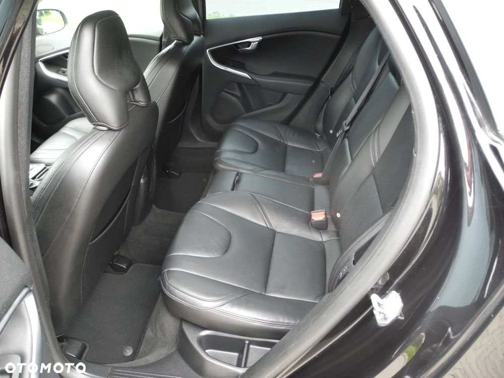 Volvo V40 D4 Geartronic Momentum - 18
