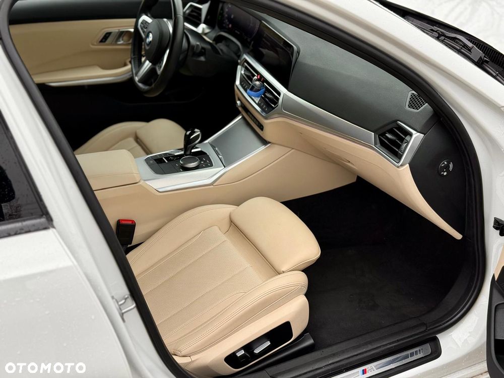 BMW Seria 3 318i M Sport - 27