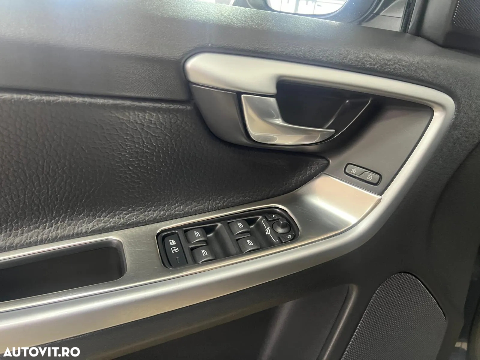 Volvo XC 60 D5 AWD Aut. RDesign - 22
