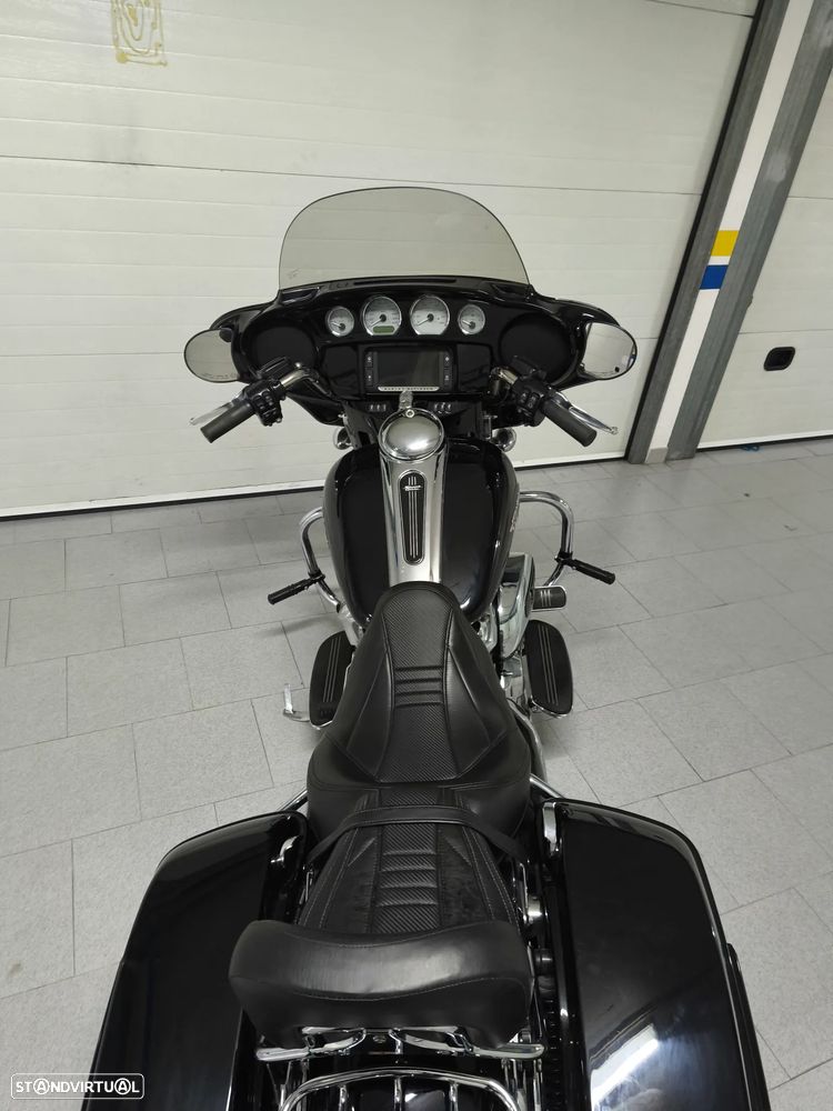 Harley-Davidson FLHXS Street Glide Special - 4