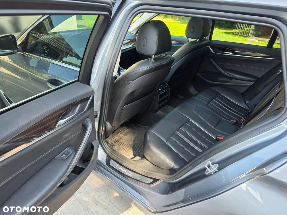 BMW Seria 5 525d Luxury Line sport - 11
