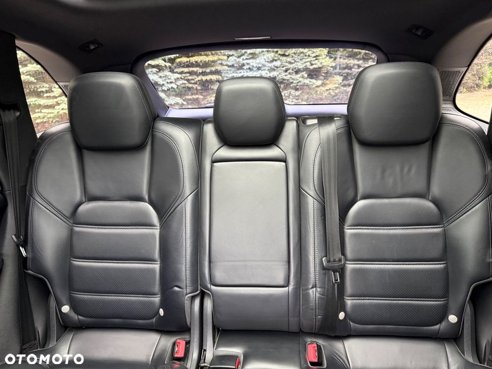 Porsche Cayenne - 22