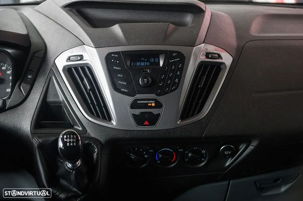 Ford Transit Custom Adaptada p/ 3 cadeiras de rodas - 46