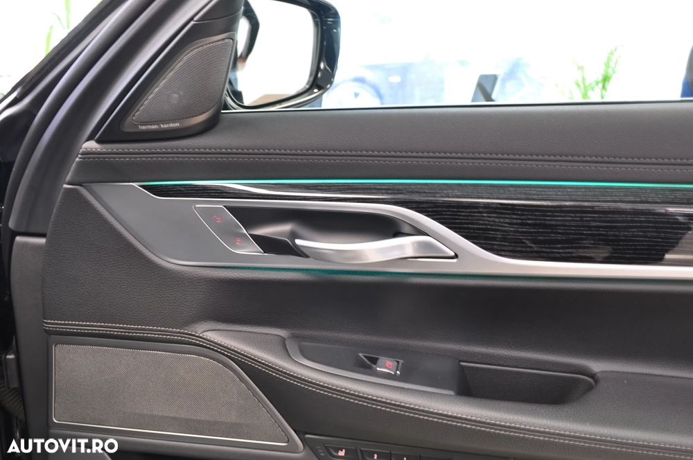 BMW Seria 7 730d xDrive MHEV - 11