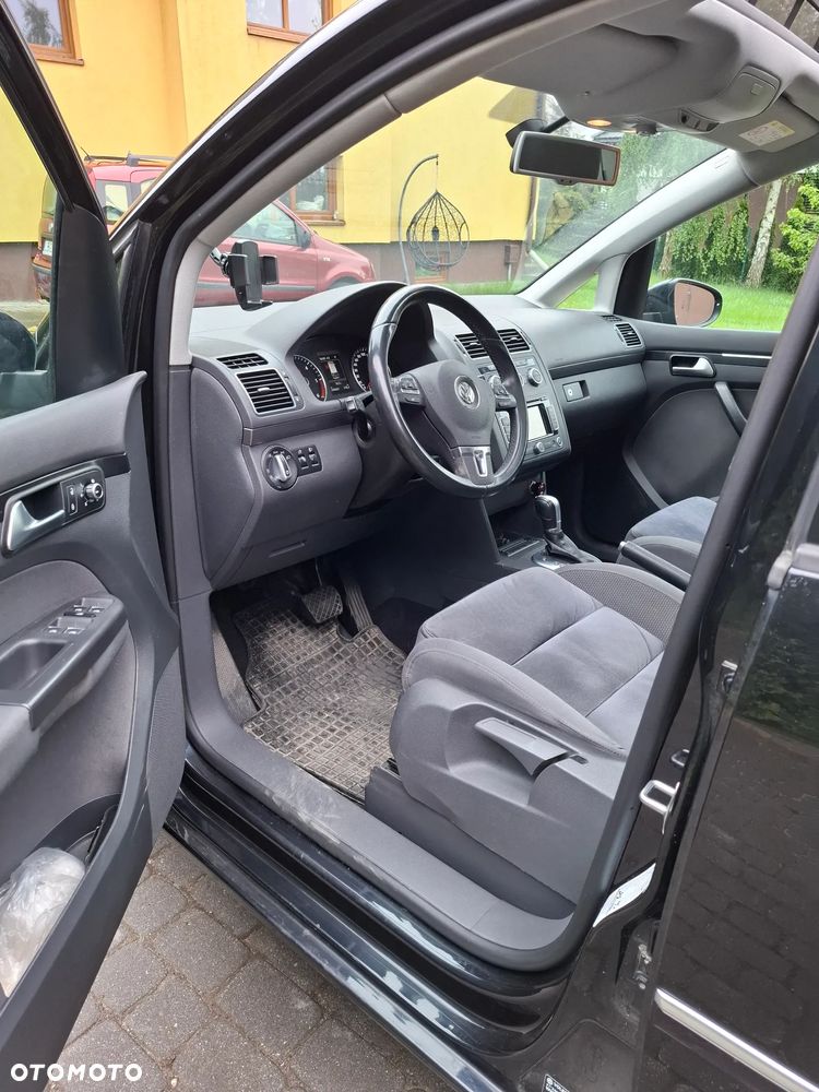 Volkswagen Touran - 12