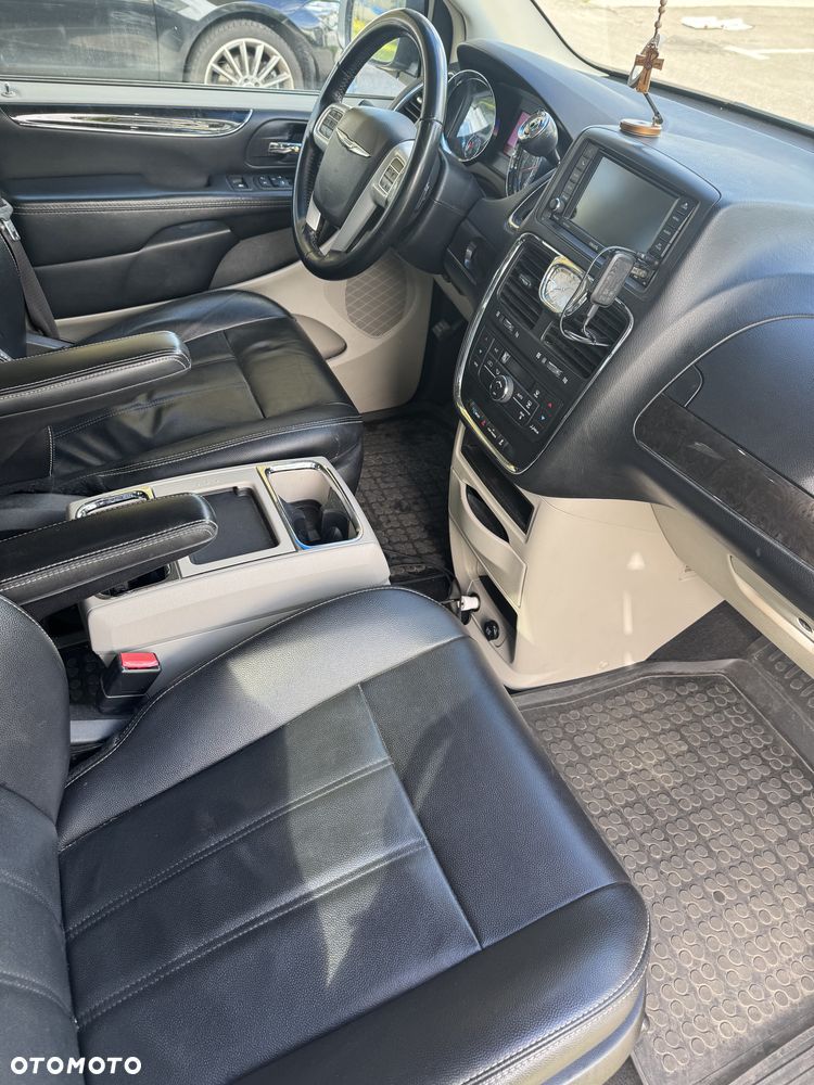 Chrysler Town & Country 3.6 Limited - 23