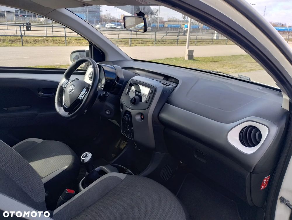Toyota Aygo x-play - 12