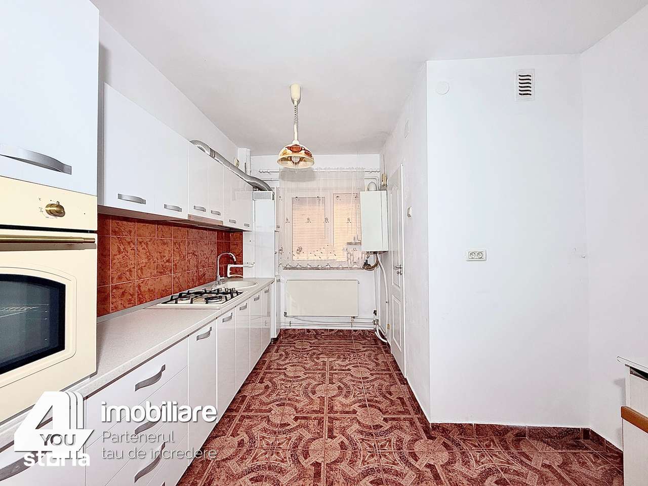 Apartament 2 camere Ineu ,62 mp,et.4/4, mobilat,utilat +termotecă — fotografia 1