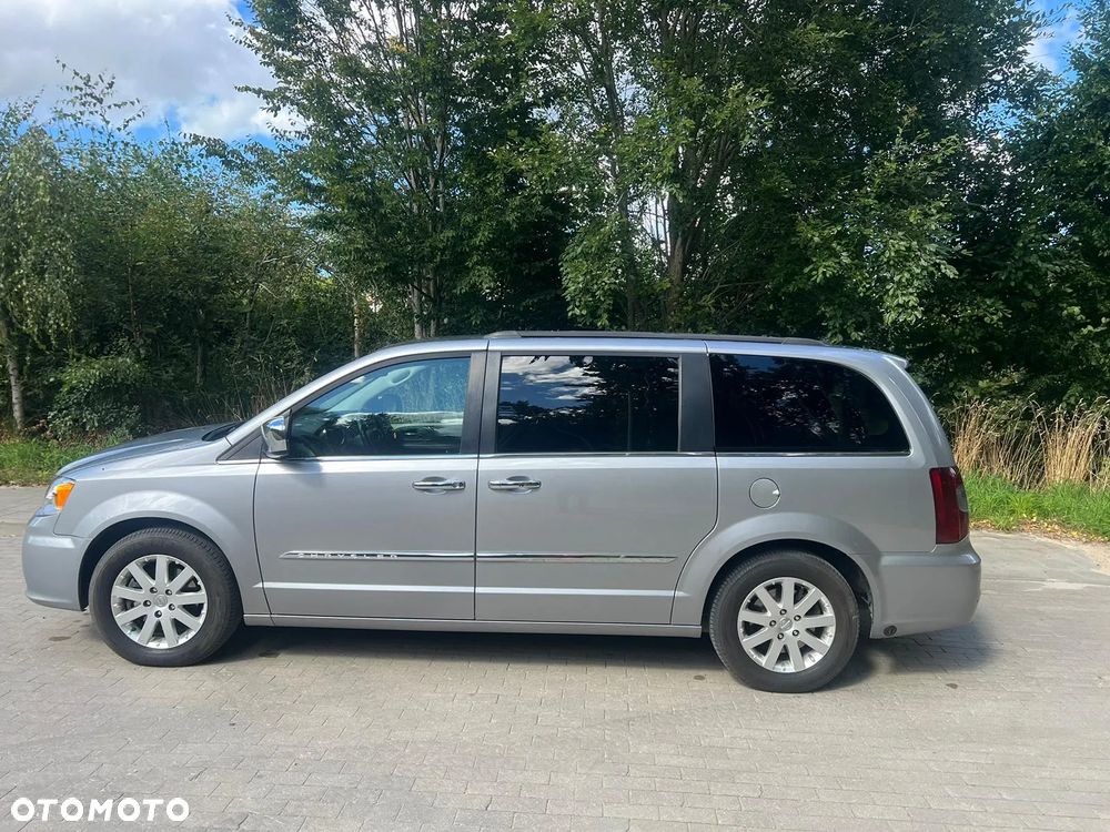Chrysler Town & Country 3.6 Limited - 9