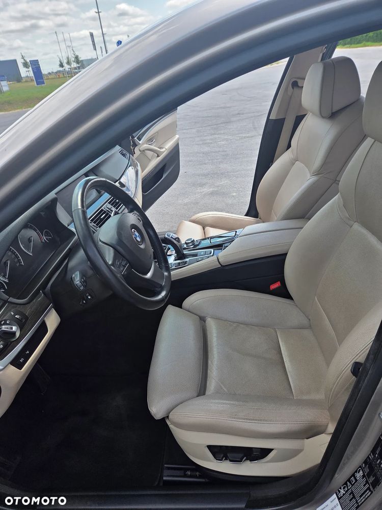 BMW Seria 5 535d xDrive - 11