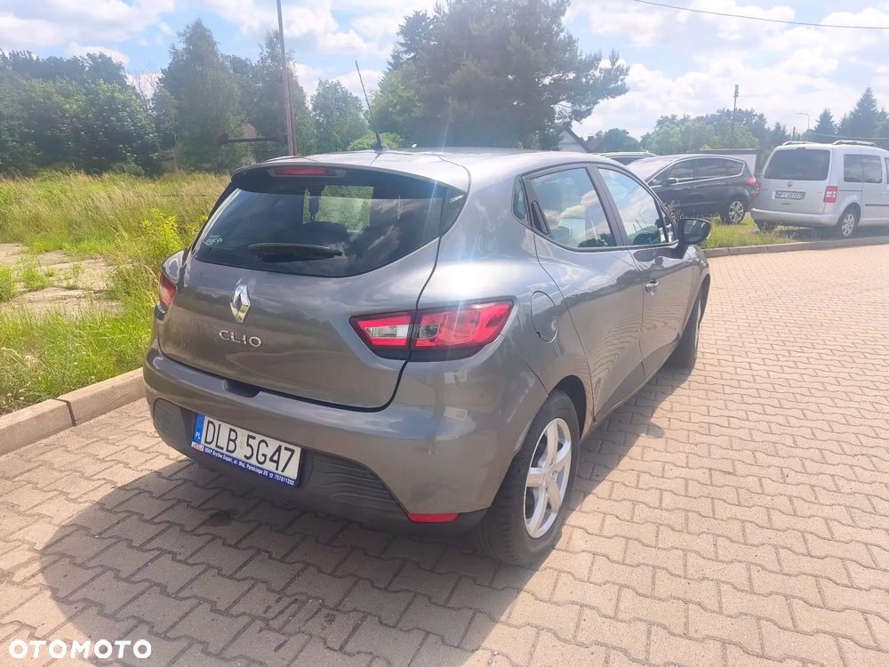 Renault Clio 1.2 16V 75 Life - 14