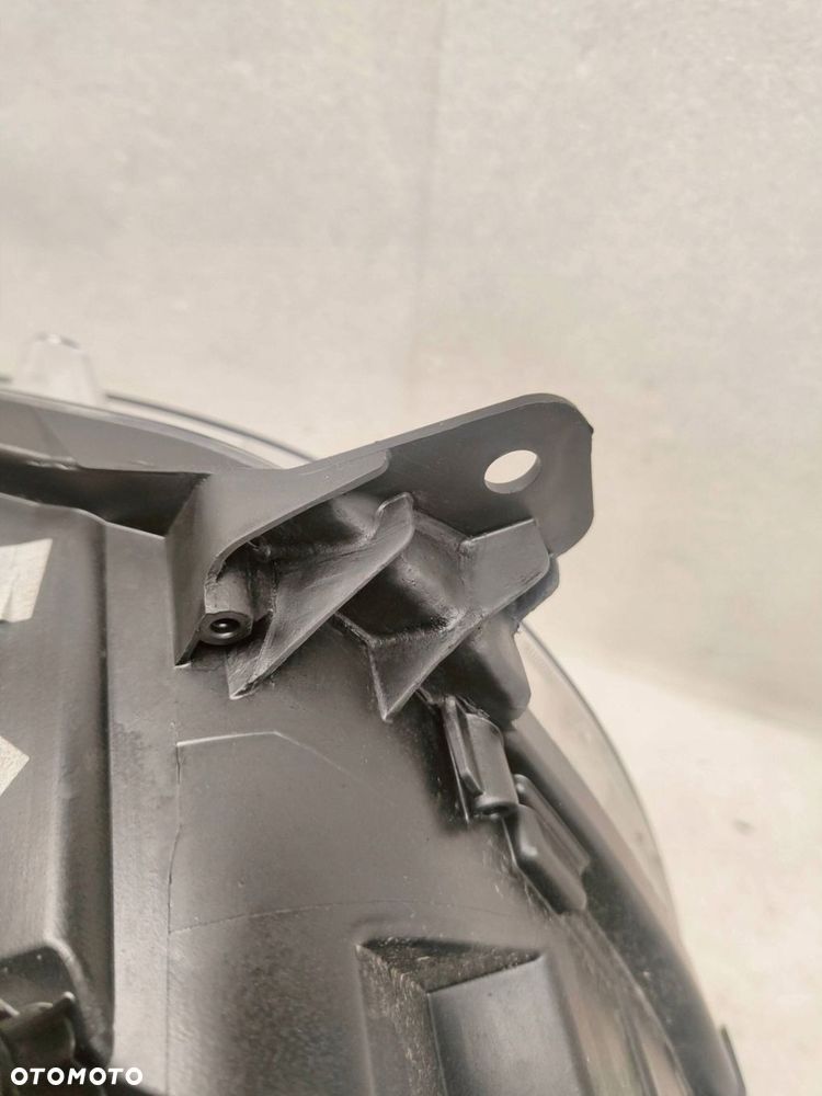 Renault Twingo III ZW Z LED Przód strona lewa 260602593R - 9