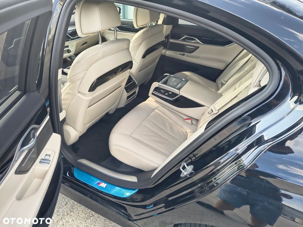 BMW Seria 7 750i xDrive sport - 11