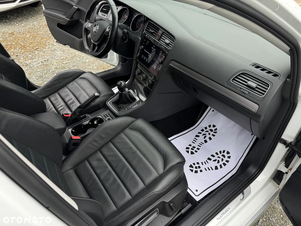 Volkswagen Golf - 26