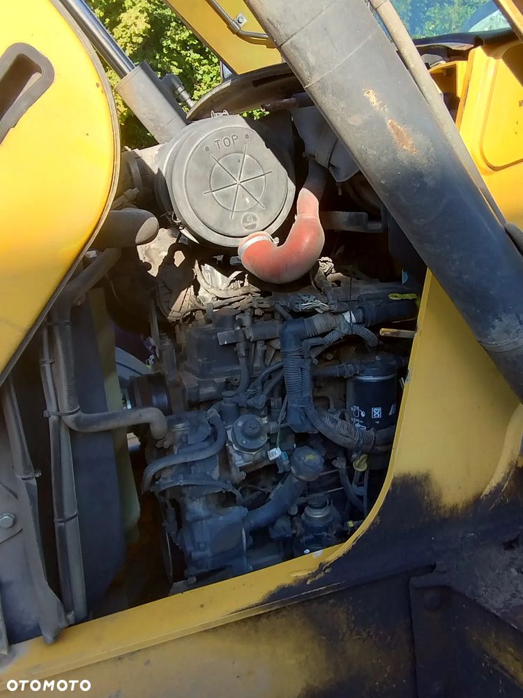 New Holland B100C - 11