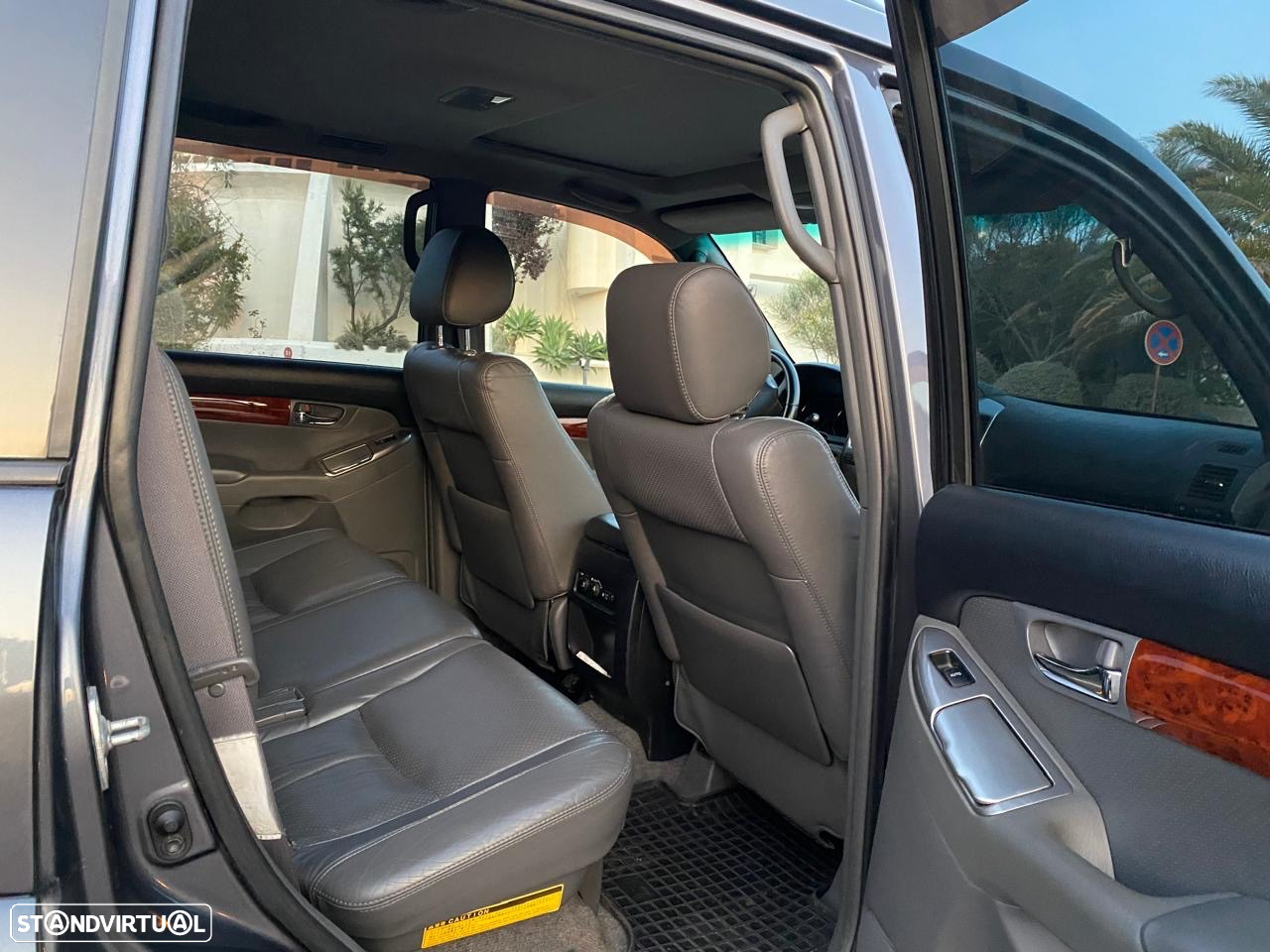 Toyota Land Cruiser Prado - 23