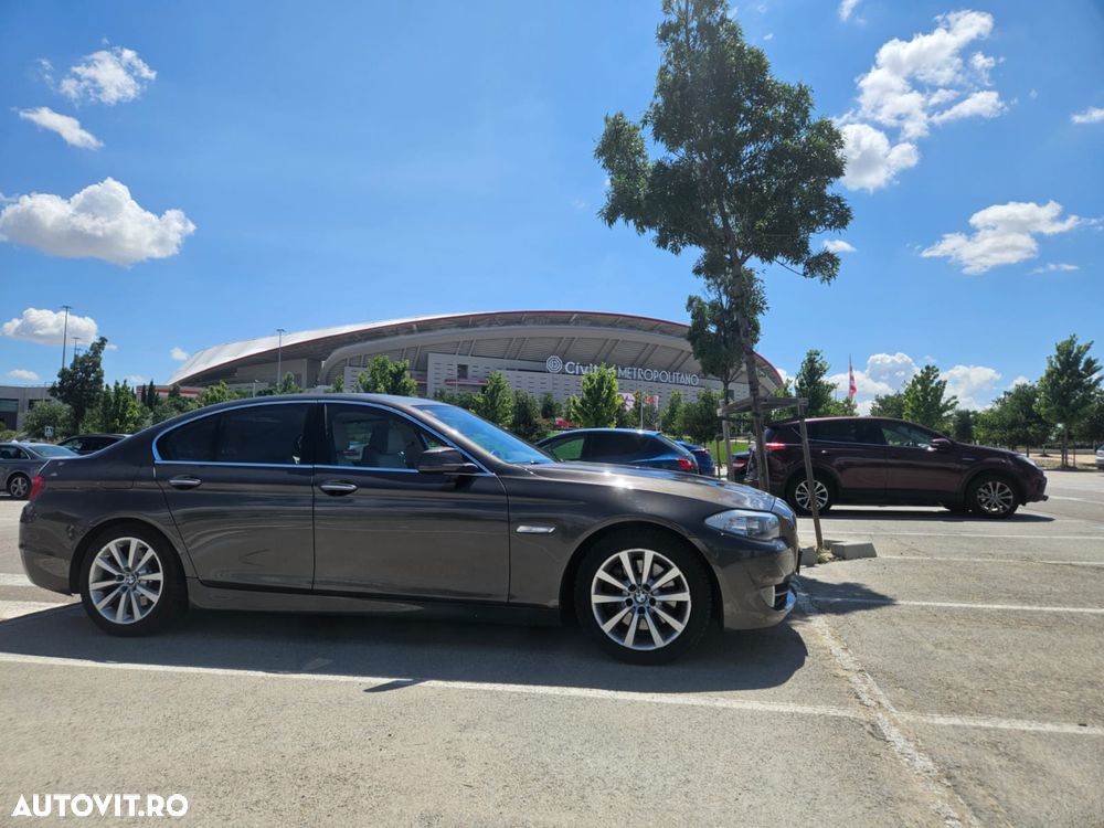 BMW Seria 5 525d xDrive - 12