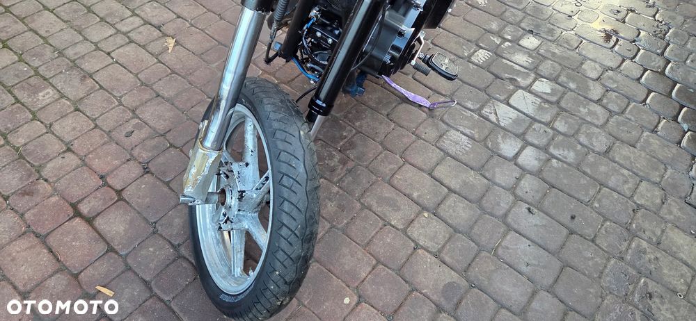 Harley-Davidson Dyna Street Bob - 35