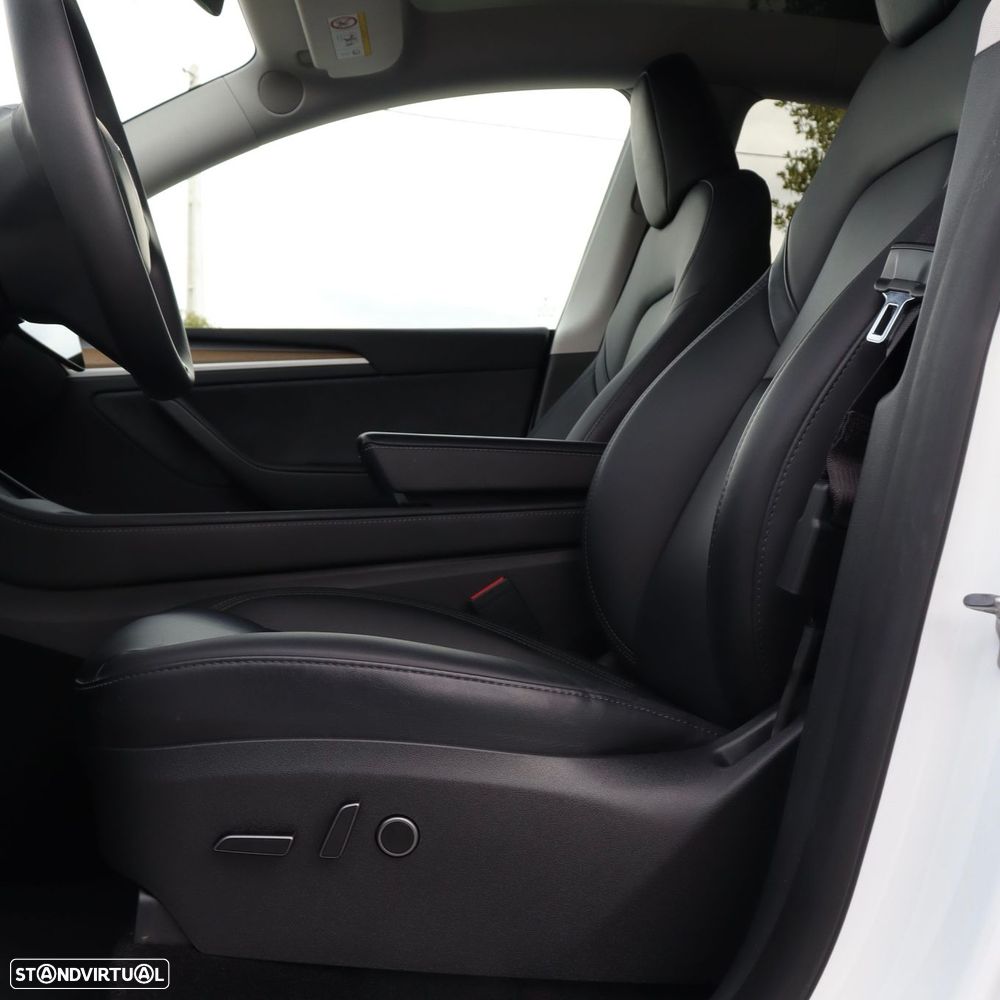 Tesla Model Y Long Range Dual Motor AWD - 17