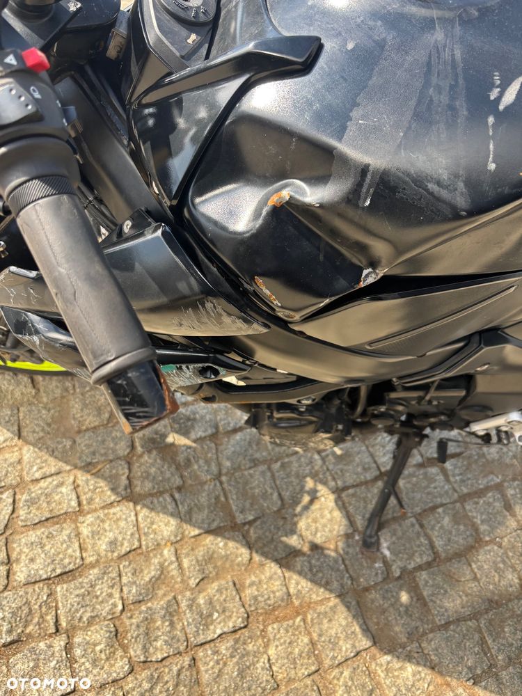 Suzuki GSR - 4