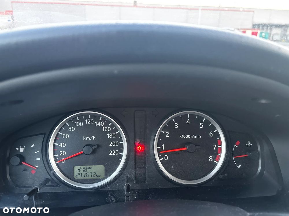 Nissan Almera 1.5 Base - 12