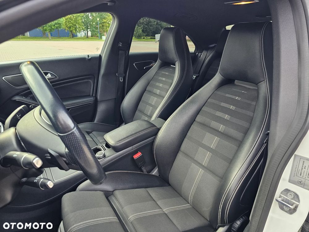 Mercedes-Benz CLA 200 7G-DCT - 11