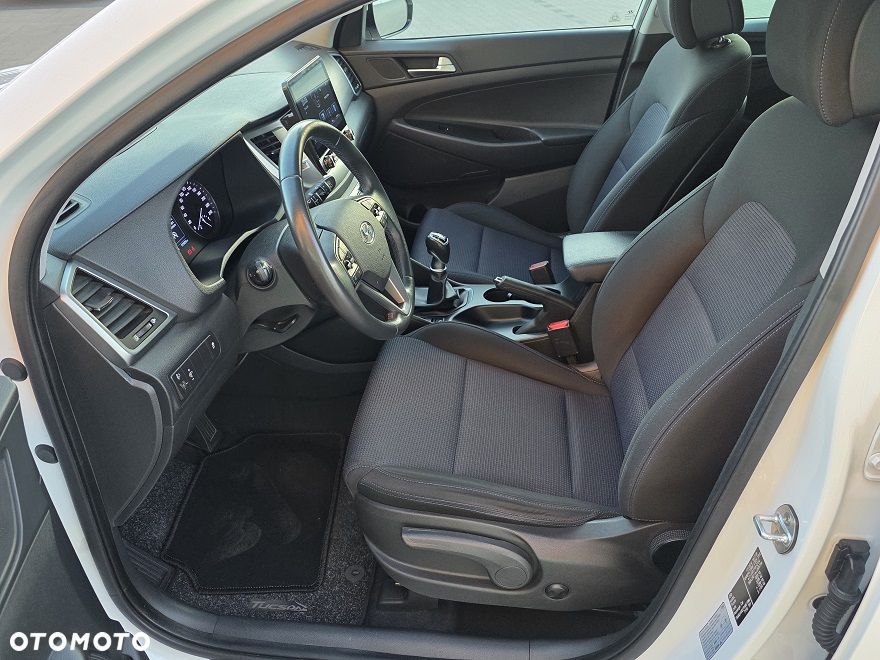 Hyundai Tucson 1.6 GDI BlueDrive Style 2WD - 16