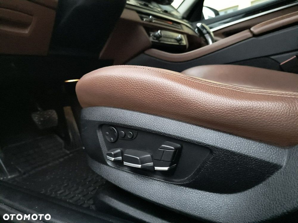 BMW Seria 5 525d xDrive Luxury Line - 19