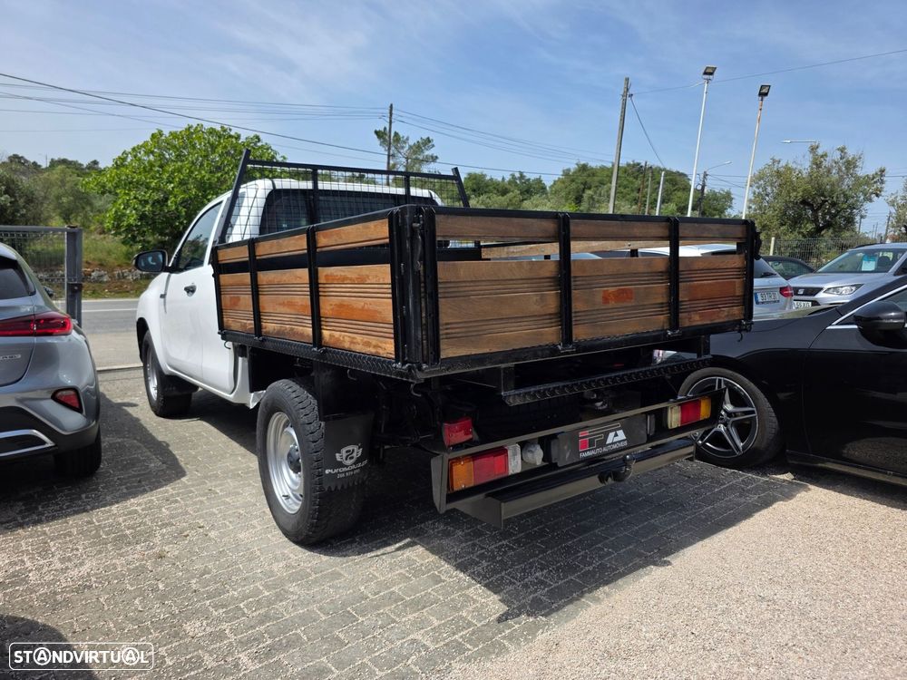 Toyota Hilux 2.4 D-4D 2WD CD CM 3L - 6