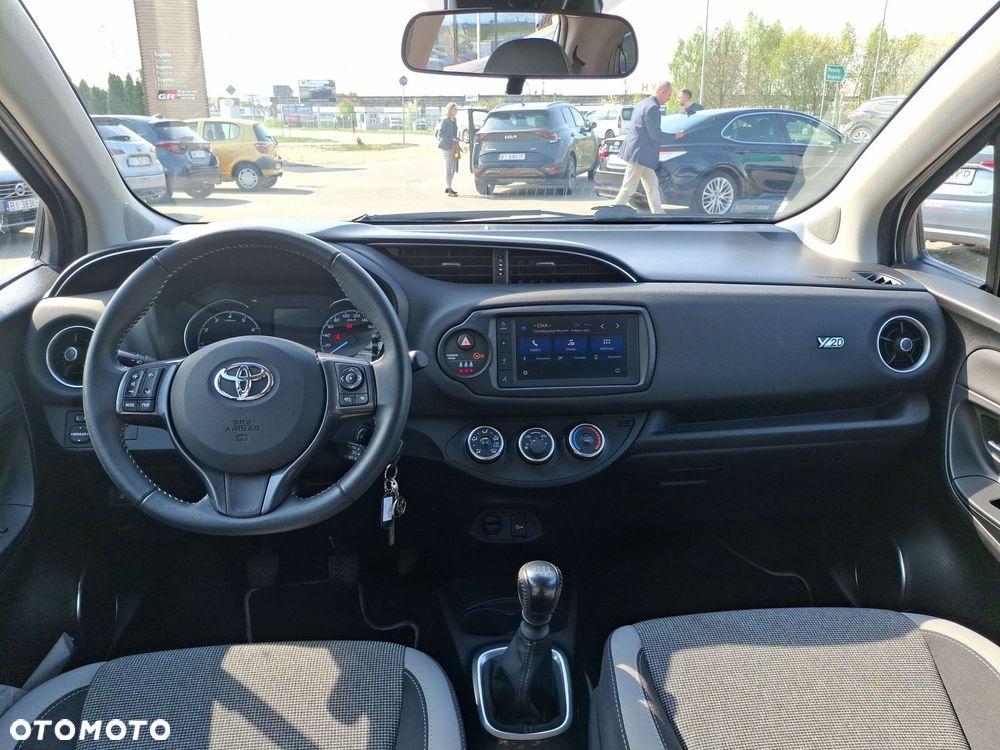 Toyota Yaris 1.5 Premium - 11