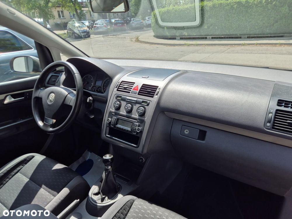 Volkswagen Touran 2.0 TDI DPF Trendline - 13