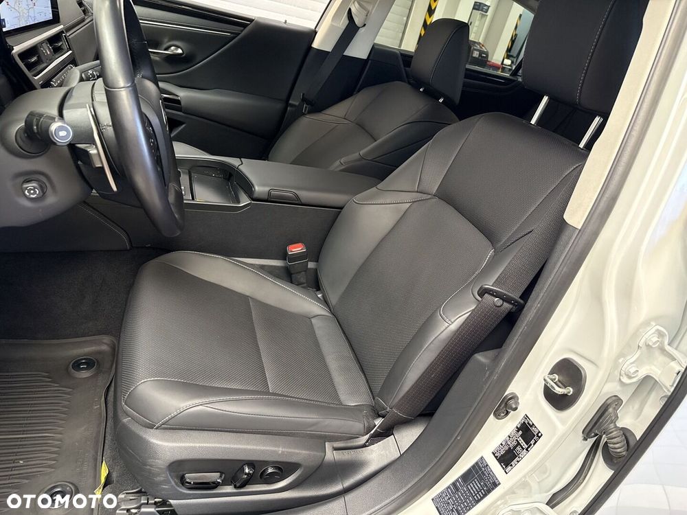 Lexus ES 300h Business Edition - 16