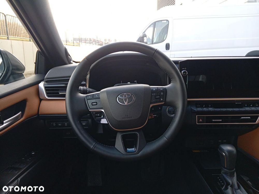 Toyota Camry - 16