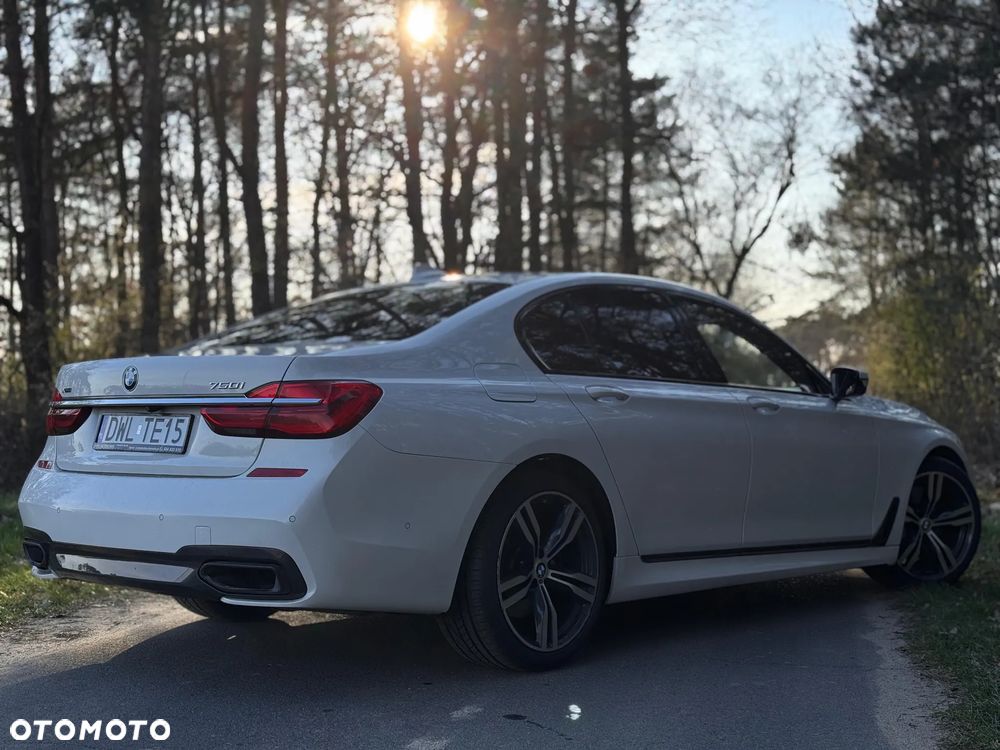 BMW Seria 7 750i xDrive - 22