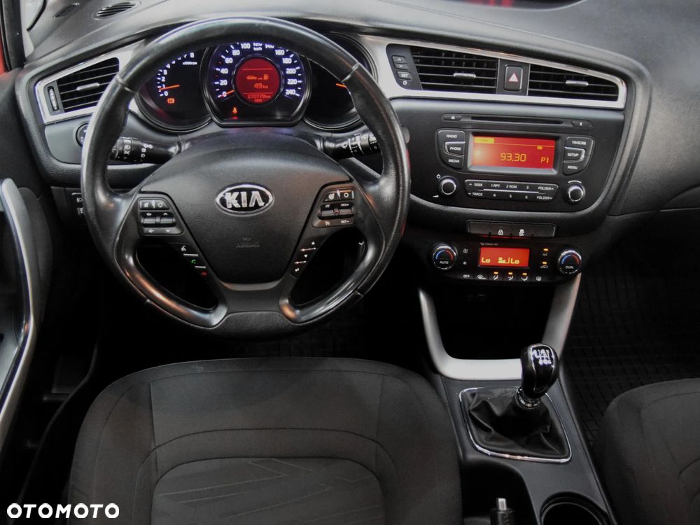 Kia Ceed - 12
