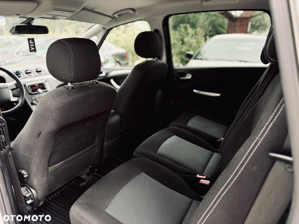Ford S-Max - 13
