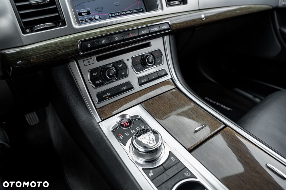 Jaguar XF 2.0 T Prestige - 34