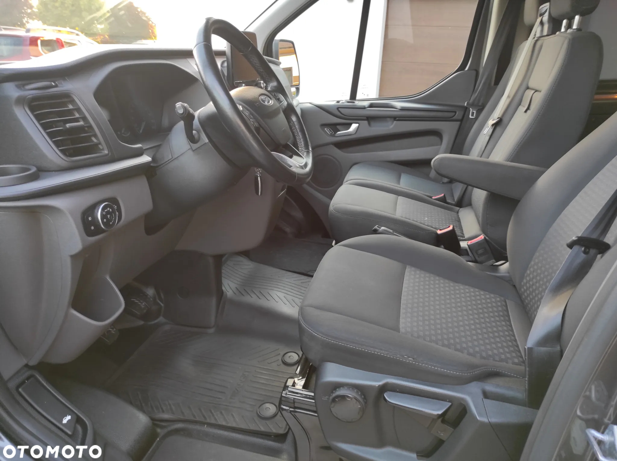 Ford Tourneo Custom - 15