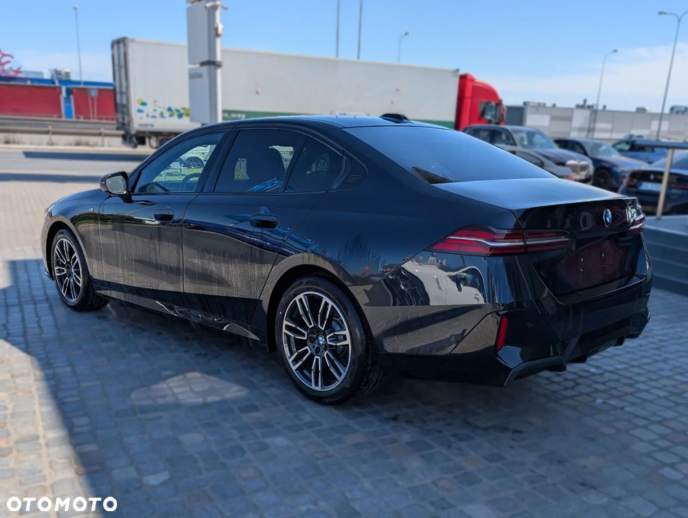 BMW Seria 5 520i mHEV - 4