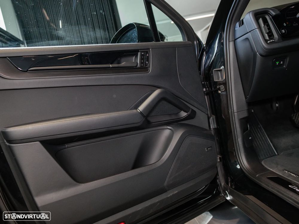 Porsche Cayenne Coupé E-Hybrid Black Edition - 23