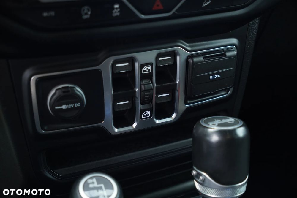 Jeep Wrangler 3.6 Unlim Sahara - 38