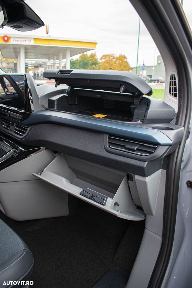 Ford Tourneo Custom - 40