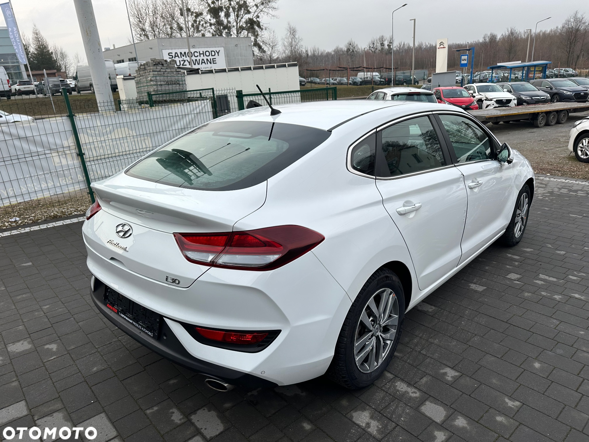 Hyundai i30 Fastback 1.6 CRDI Premium - 4