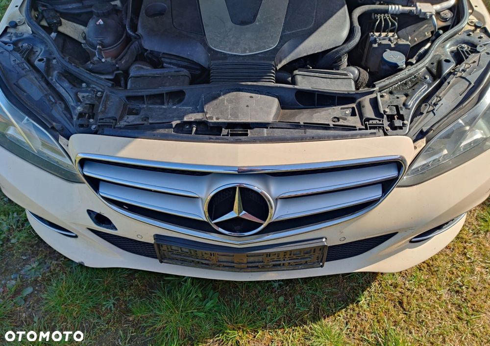 MERCEDES W212 LIFT PRZÓD BŁOTNIKI PAS LAMPY MASKA - 5
