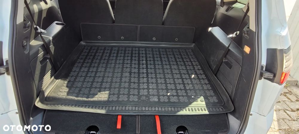Ford S-Max 2.5 Titanium - 32