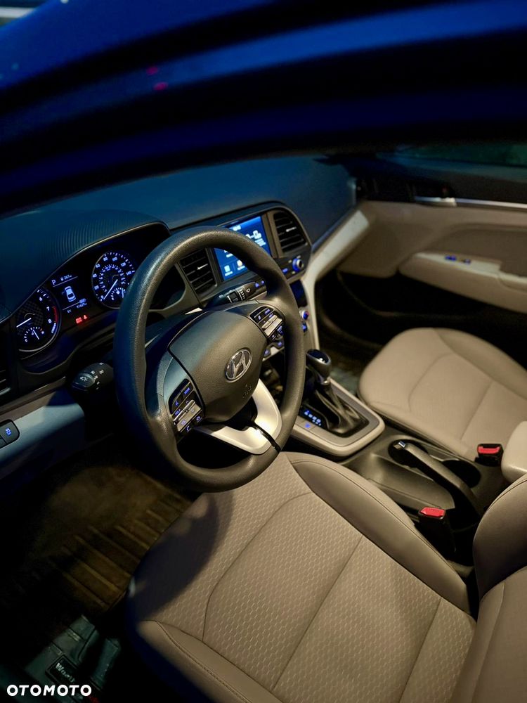 Hyundai Elantra - 13