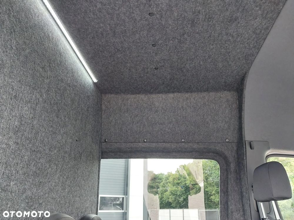 Mercedes-Benz Sprinter - 28