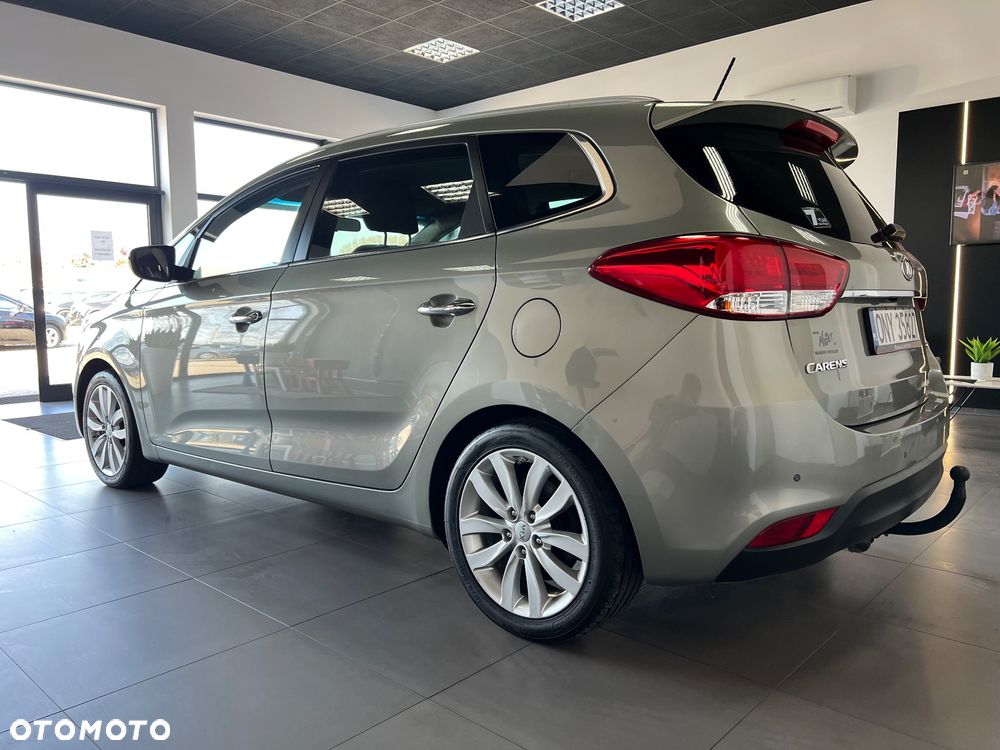 Kia Carens - 4