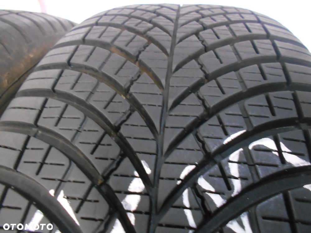 OPONY 215/60R17 GOODYEAR VECTOR 4SEASONS GEN-3 DOT 3323 7.8MM - 4
